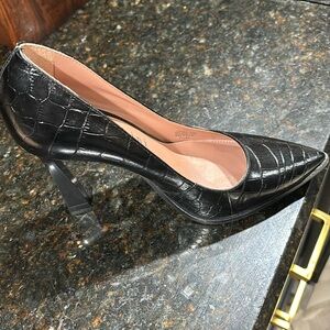 Black high polished leather Gianni Bini pumps. Size 7.5. Worn once